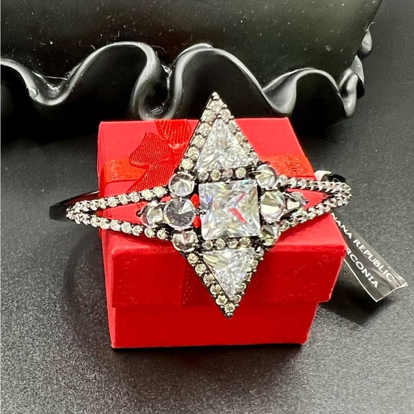 Stunning Banana Republic Edwardian Bracelet w/ Round Square and Triangular CZs - Picture 2 of 11